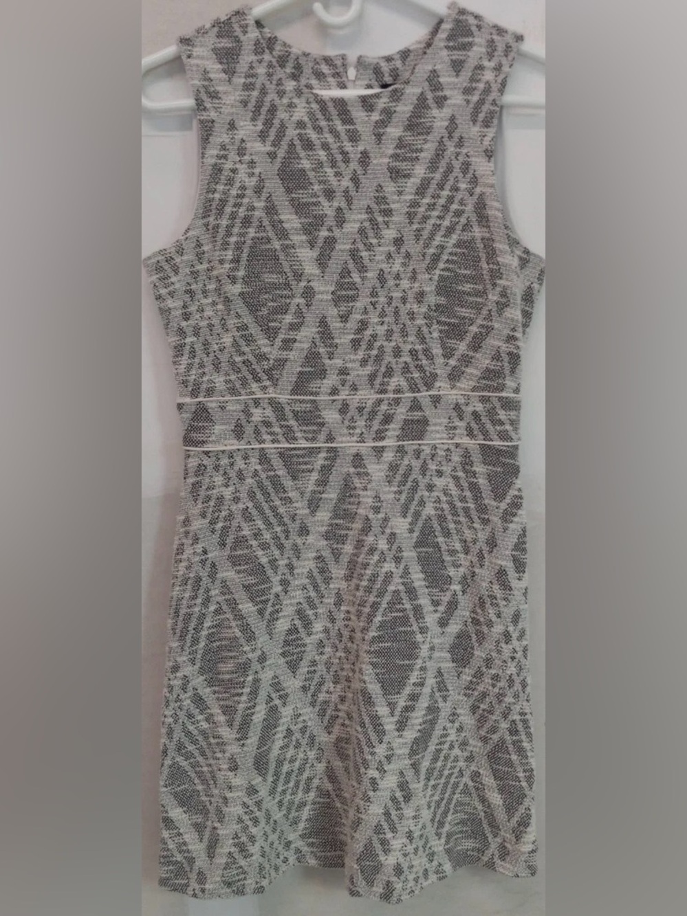 Ann Taylor  sleveless white/black geometric Lined Dress size 12 EUC #2100